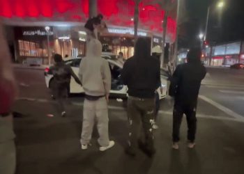 LA서 무인택시 집단공격 사건 발생 … 베벌리센터 앞(영상)