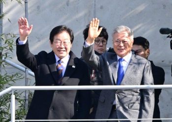 문재인 찾아간 이재명, 무슨 얘기 들었나?