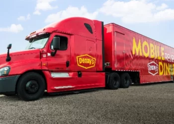 데니스 식당차 LA 출동, 산불피해 주민들 식사제공