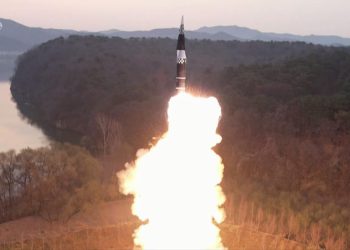 북한 마하 12 신형 극초음속 IRBM 발사 성공