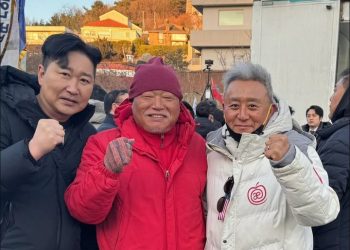 극우 연예인들 속속 커밍아웃 … “계엄 제대로 했어야지”