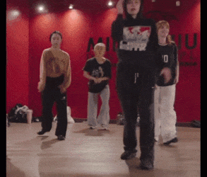 피트·졸리 딸 샤일로, ‘아파트’ 맞춰 칼군무 화제(영상)