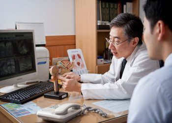 “어, 붉은소변이” 깜짝…나이대별 원인 ‘이렇게’ 다릅니다