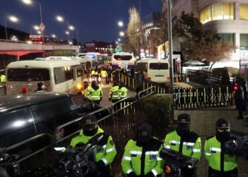 공수처, 관저 앞 도착 윤석열 체포 영장 집행 돌입