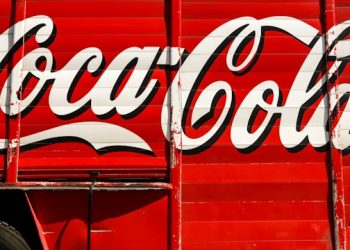 코카콜라, 유럽서 대규모 리콜…”높은 수준 염소산염 함유”