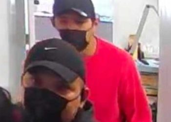 다우니 보석상 2인조 강도, 10만 달러 보석 강탈