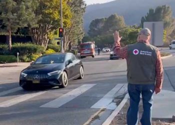 산불피해 지역, 광범위한 잔해제거 속도전 … “비 오기전 서둘러야”