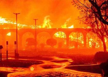 패사디나 이튼 산불, 최소 5명 사망 … 주택 수십채 불타