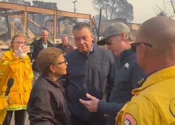 건물 1천여채 불 타… LA 최고부촌 팰리세이즈 순식간 잿더미 … “산불지옥 보는듯”(영상)