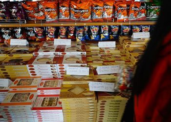 줄줄이 가격인하, 저가제품 나온다 … 판매부진에 다급한 기업들