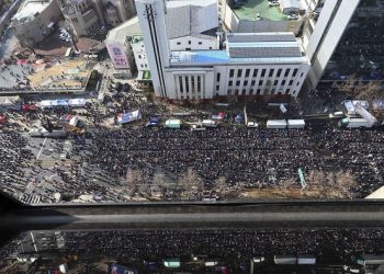 찢어진 ‘탄핵반대’집회 … 광화문파vs여의도파 분열