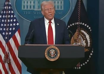 트럼프, “캐나다·멕시코·중국 관세 1일부터 시행”