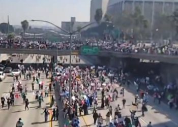 LA 도심 트럼프 이민단속 반대 대규모 시위… 101번 Fwy 점거, 긴장고조(영상)