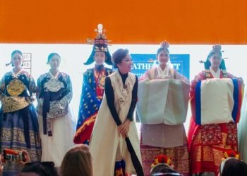 한인타운서 LA시 설날 기념행사 … 미스틴 춘향  한복 패션쇼, 관객들 ‘탄성’