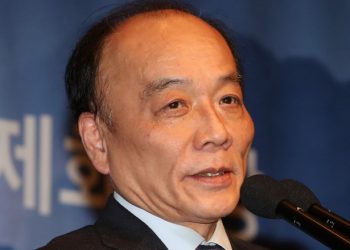 “尹 복귀 안해도 보수정권 재창출…이재명, 징역1년 예상”