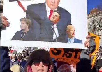 트럼프·머스크 반대 시위 급속도 전국 확산 …  “파시즘에 저항하라”(영상)