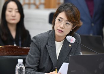 고민정 “민주당 망하는 길 오래 전 시작” 유시민 통박