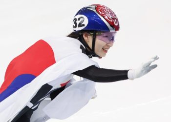 레전드가 된 최민정, 전종목金 ..한국女 최초 3관왕[하얼빈AG]