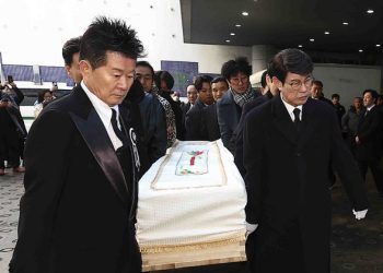 “네박자 속 사랑·이별도 있네”…송대관, 눈물의 영결식