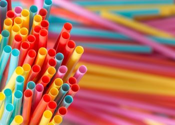 ‘플라스틱 빨대’ 회귀 신호탄 … 트럼프 “종이빨대 효과 없다”