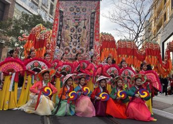아메리카나 설날 퍼레이드서 한국 전통 무용 공연