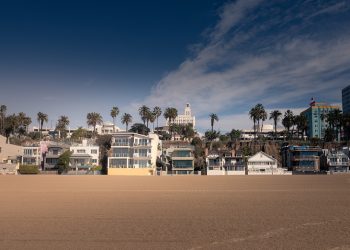 산타모니카 해변 모래사장서 여성 시신…”구타 당해 숨진 듯”