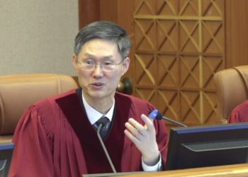 ‘문형배 동창 카페 음란물’ 논란에 “즉각 사퇴하고 수사 받아야”