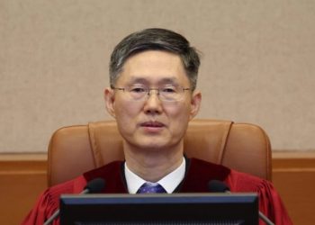 경찰, 문형배 ‘동창 카페 음란물’ 의혹 수사 착수