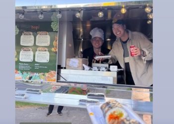 [화제] 코넬대 졸업 한인 청년들, 캠퍼스 앞 김밥트럭 오픈 인기몰이