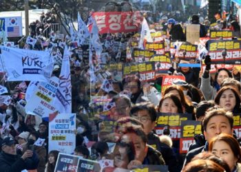 “윤석열 힘내라” vs “윤석열 파면하라”  …  최종변론 전 마지막 주말 대규모 집회