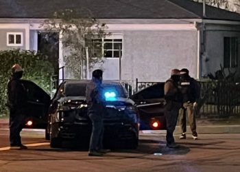 LA 이민단속, 주민들이 저지했다 … 주민들에 막힌 ICE 결국 철수