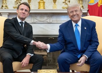 트럼프 “광물협정 합의임박, 젤렌스키 서명할 것” …마크롱 “휴전불가”