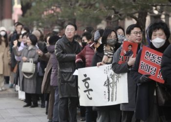 한동훈 책 출간 첫날 서점엔 오픈런 행렬