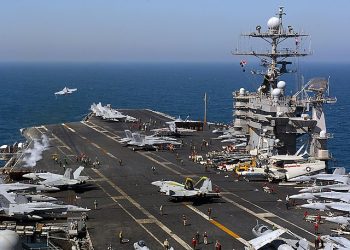 미 항모 트루먼호, 이집트 근해서 상선과 충돌