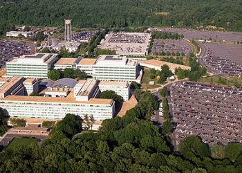 트럼프의 감원 칼바람, CIA도 예외아냐…전직원에 ‘보상 퇴직’ 제안