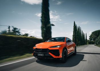 럭셔리카 양극화…’페라리’ 웃고, ‘벤틀리·롤스’ 울다