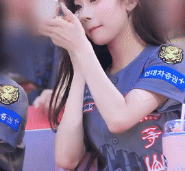 [화제] “4억 이상?” 선수보다 계약금 많은 치어리더(영상)