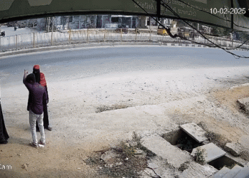 “너 죽고 나 죽자”… 여성에 거절 당하자 휘발유 뿌려(영상)