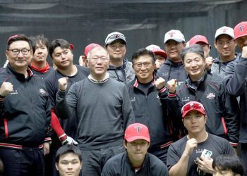 정의선 회장, KIA 타이거즈 어바인 훈련장 깜짝 방문