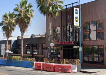 노스 할리웃 레스토랑 거리 언쟁 중 총격 살해