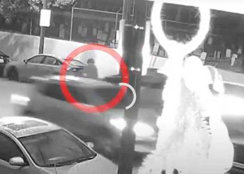 보행자 친 혼다 오딧세이 과속 뺑소니 충격 영상