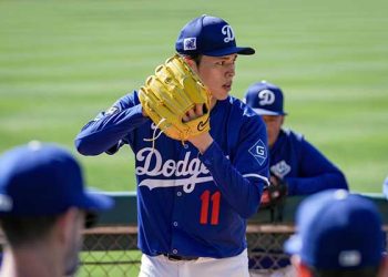 다저스, ‘슈퍼루키’ 사사키 첫 라이브 피칭서 95마일