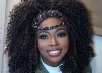 가수 겸 배우 앤지 스톤, 트럭 충돌사고  사망…향년 63세