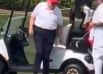 다리 절뚝이는 트럼프…건강 이상설 제기 장면(영상)