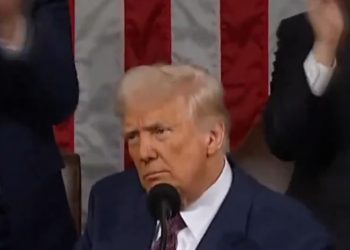 젤렌스키 백기 들었다 … 트럼프, “젤렌스키, 광물협정 언제든 서명”