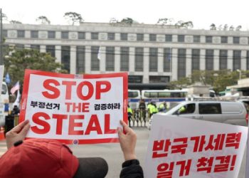 윤석열 탄핵선고 임박, 헌재에 커지는 압박…”민원 폭주·건강 악화”