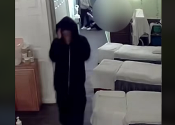 마사지 업소에 2인조 권총강도 침입 … 여러 명 다쳐