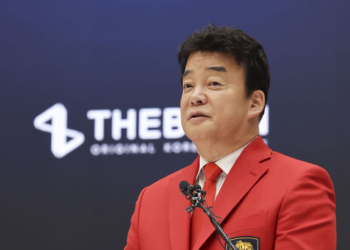 ‘중국산 메주’ 된장 의혹까지…백종원 회사 주가 최저가 찍었다