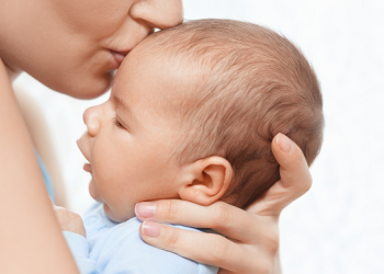 “아기에게 함부로 뽀뽀하지 마세요”…한쪽 눈 실명, 왜?