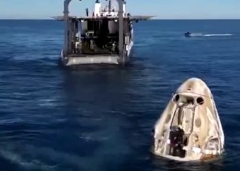 9개월 갇혔던 우주비행사 2명, 무사귀환